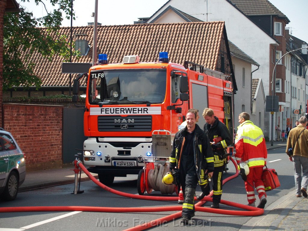 Kellerbrand mit Menschenrettung Koeln Brueck Hovenstr Olpenerstr P071.JPG
